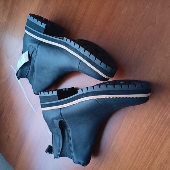 TOMS Women's NWT Waterproof Black Nubuck Leather Boots - Picture 3 of 5